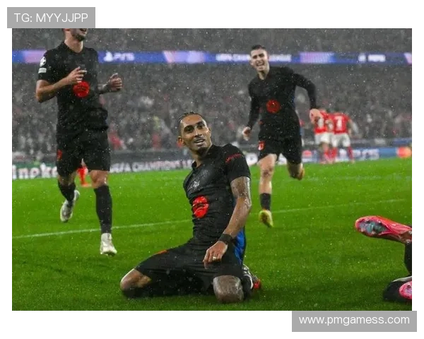 拉菲尼亚与维修斯赛后怒目而视气氛紧张场面堪比殴打