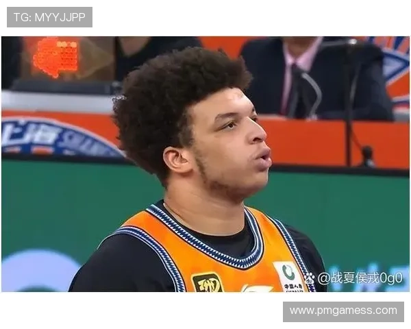 洛夫顿遭罚单停赛一场并被罚款五万元的判罚引发球迷热议讨论声音